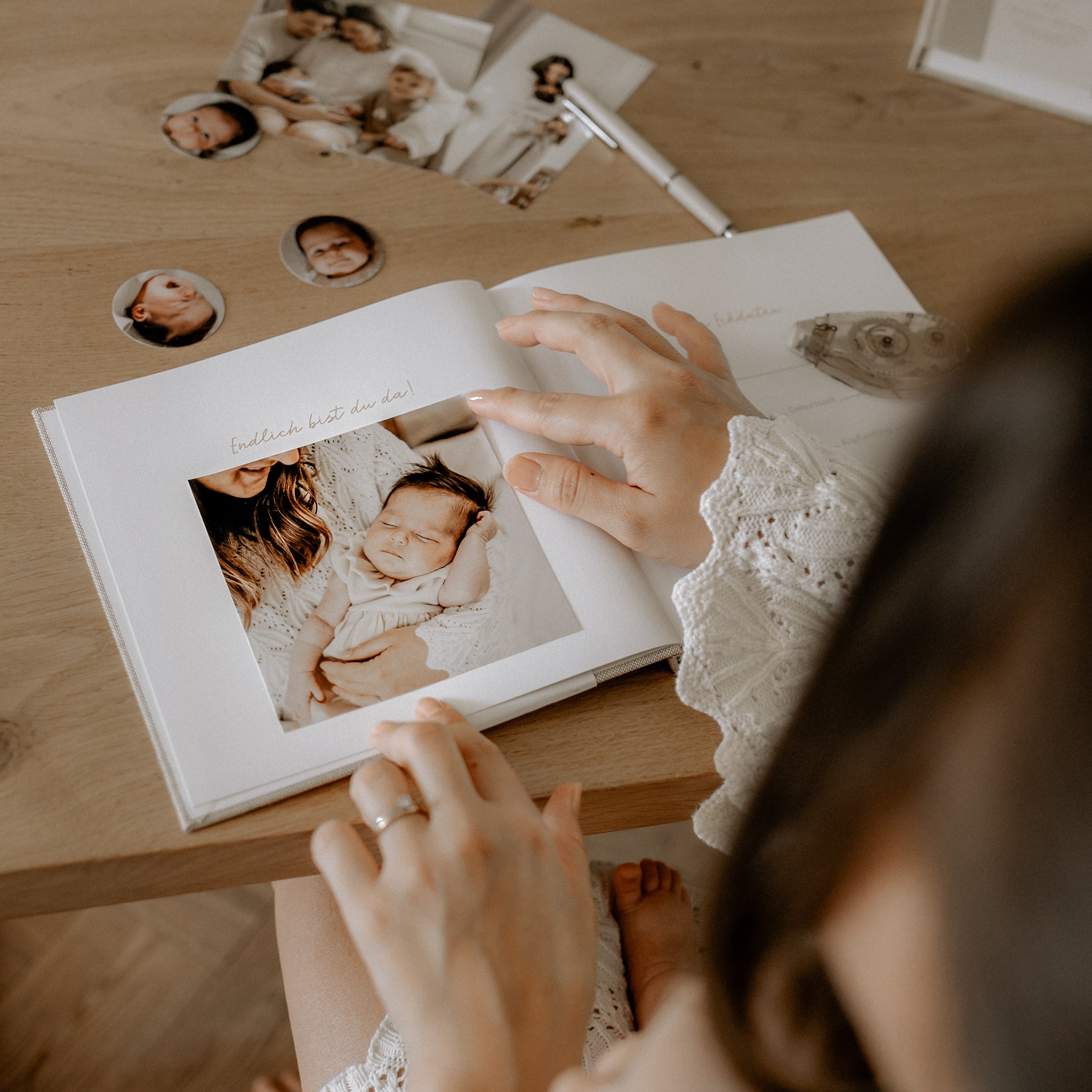 Inhaltseite des Buches dein kleines Leben mit Foto auf der Seite Endlich bist du da